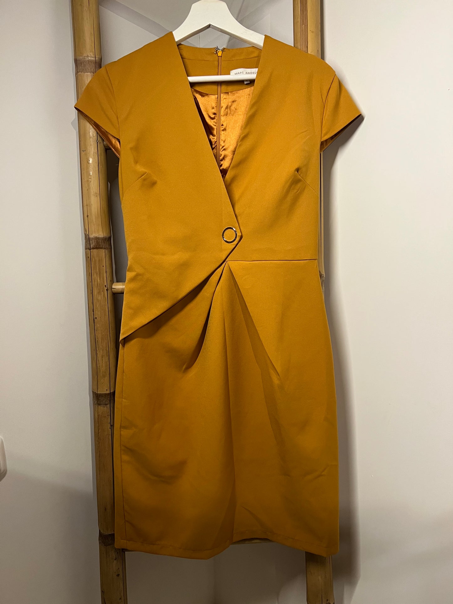 Marc Angelo - nette mouwloze jurk - mosterdgeel - 38