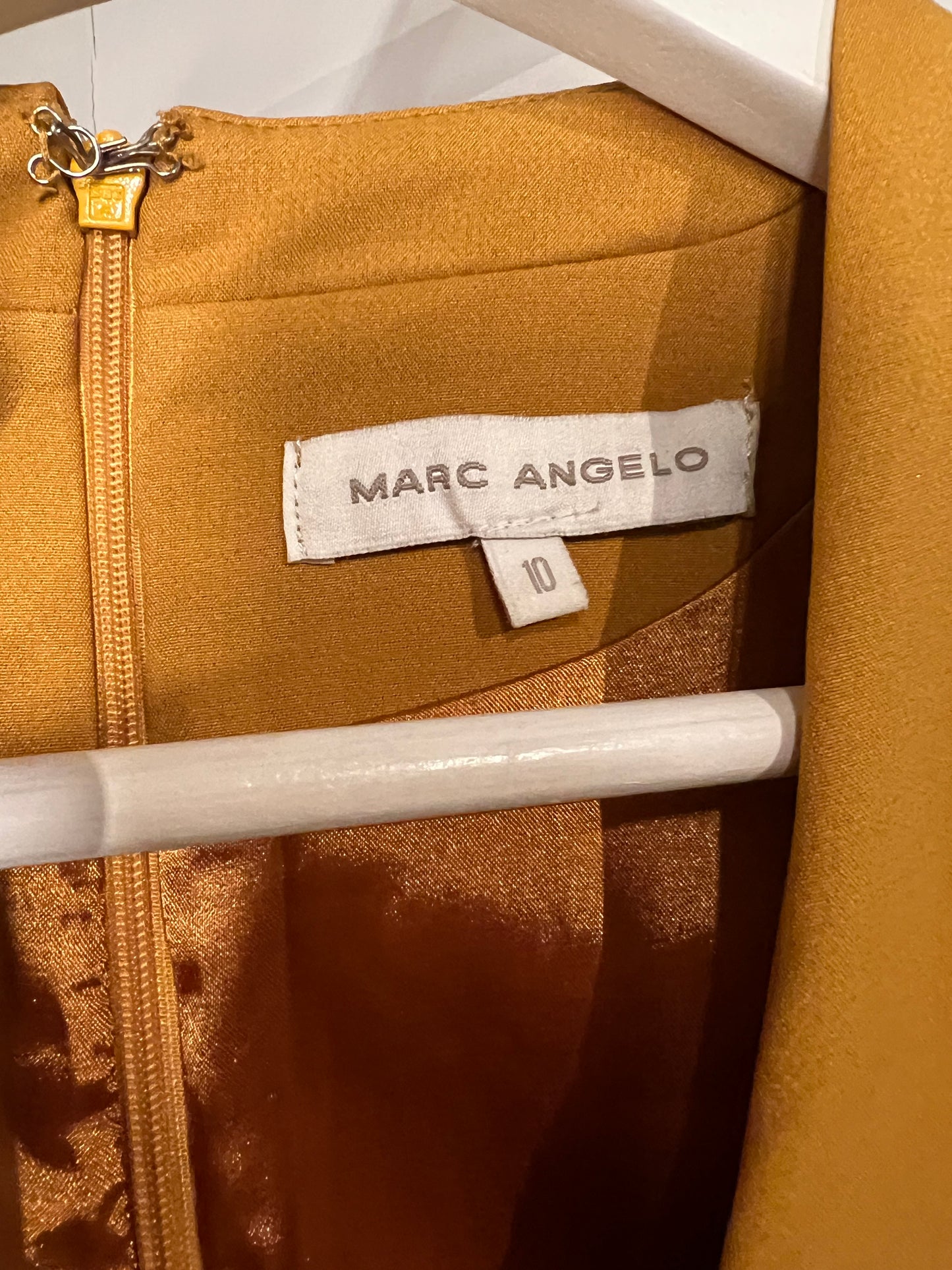 Marc Angelo - nette mouwloze jurk - mosterdgeel - 38